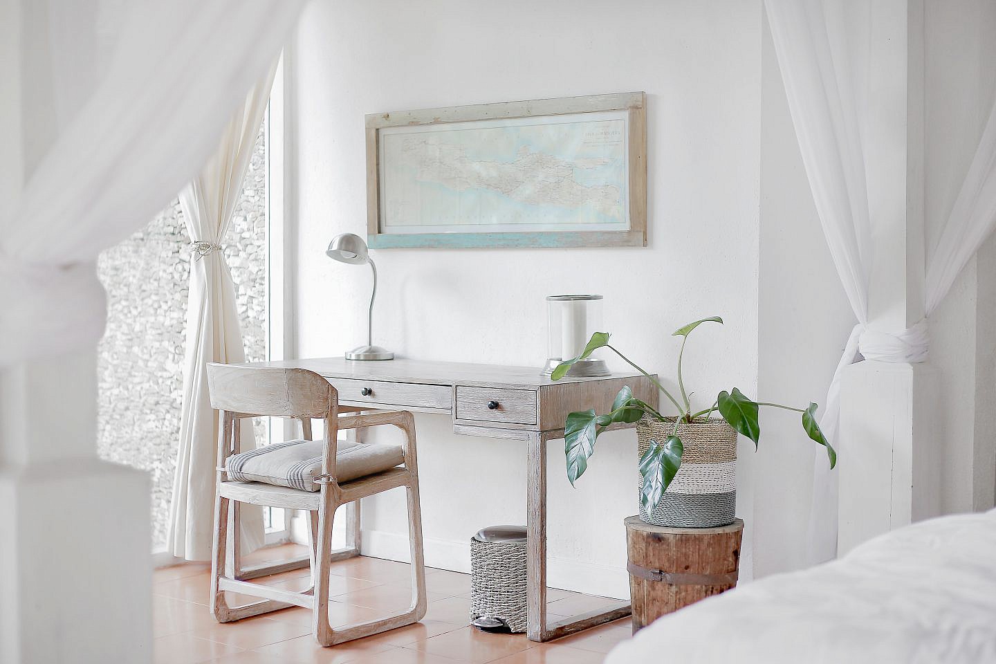 desk small-home-office-desk-planter-chair
