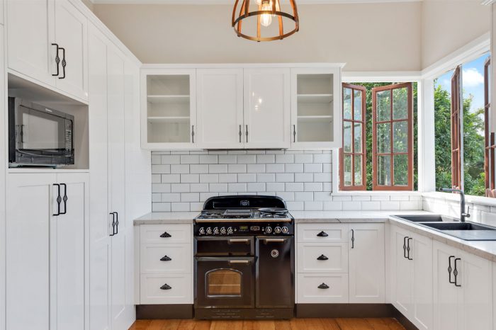 black and white kitchen