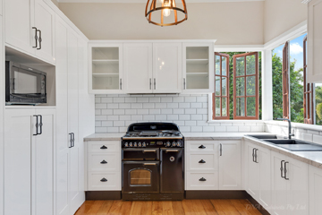 Black & White Kitchen in Wooloowin QLD