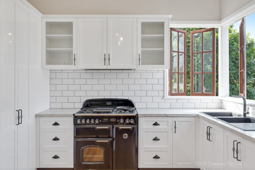 Black & White Kitchen in Wooloowin QLD